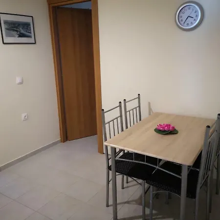 Alexis Armeno Apartman *